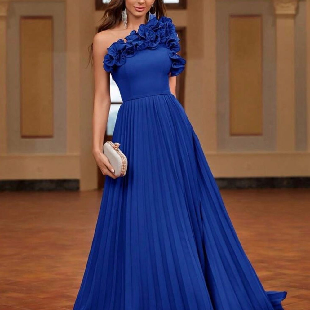 Elegant Blue One-Shoulder Evening Gown